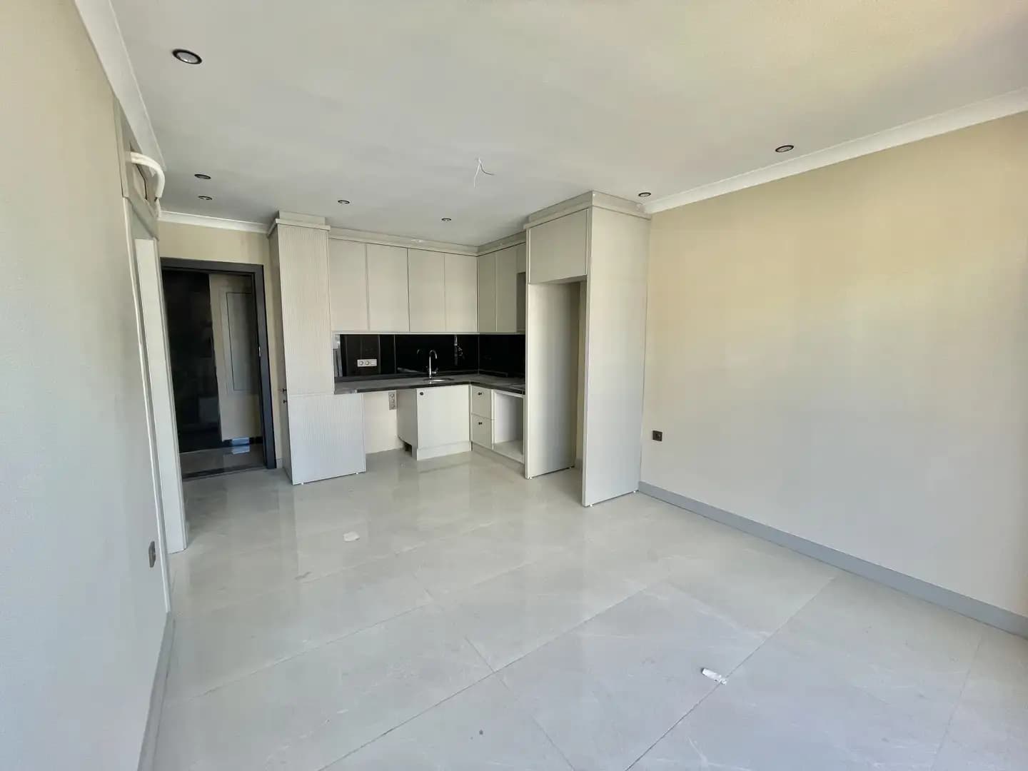 Mahmutlar RK Towers'ta Yatırıma Uygun Satılık 1+1 Daire - Image 3