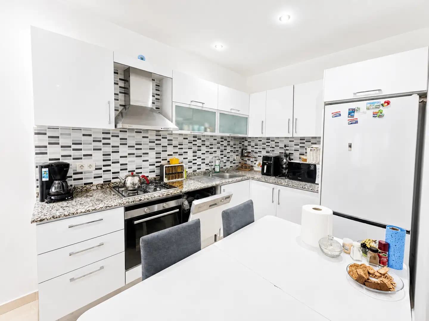 Avsallar'da Emerald Tower'da Satılık 1+1 Eşyalı Daire - Image 2