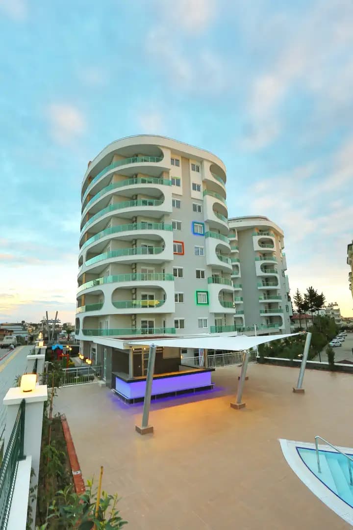 Avsallar'da Emerald Tower'da Satılık 1+1 Eşyalı Daire - Image 1