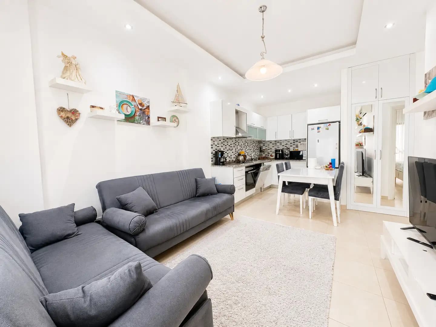 Avsallar'da Emerald Tower'da Satılık 1+1 Eşyalı Daire - Image 3
