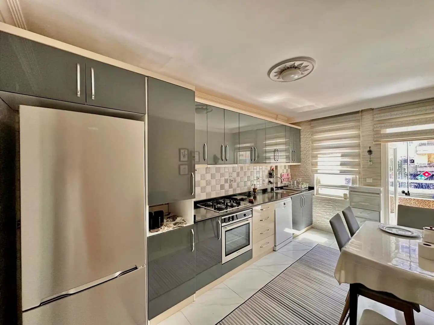 Mahmutlar'da Satılık 3+1 Geniş Eşyalı Daire - Image 2