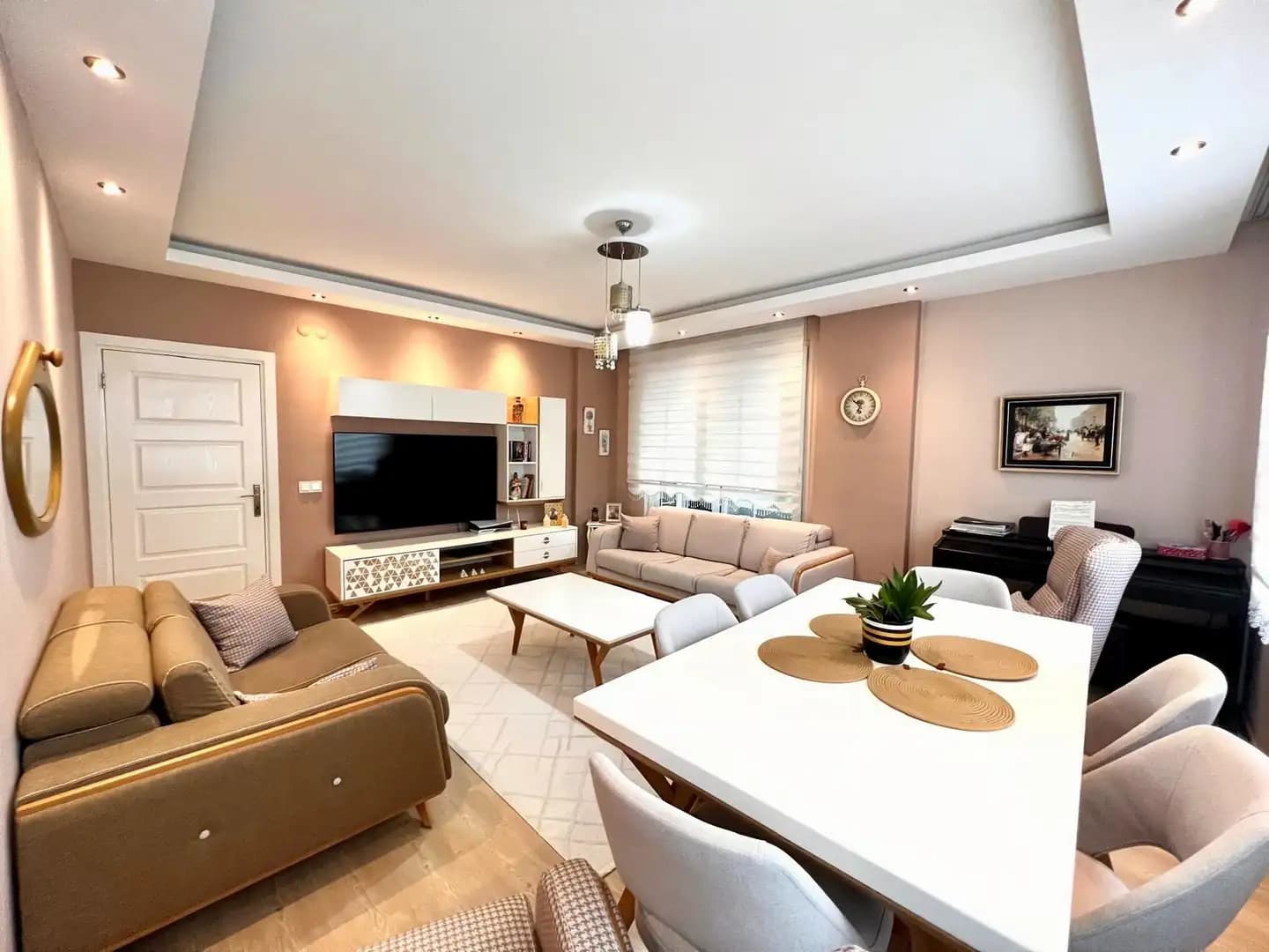 Alanya Tosmur'da Havuzlu Sitede 3+1 Ayrı Mutfak Satılık Daire - Image 1