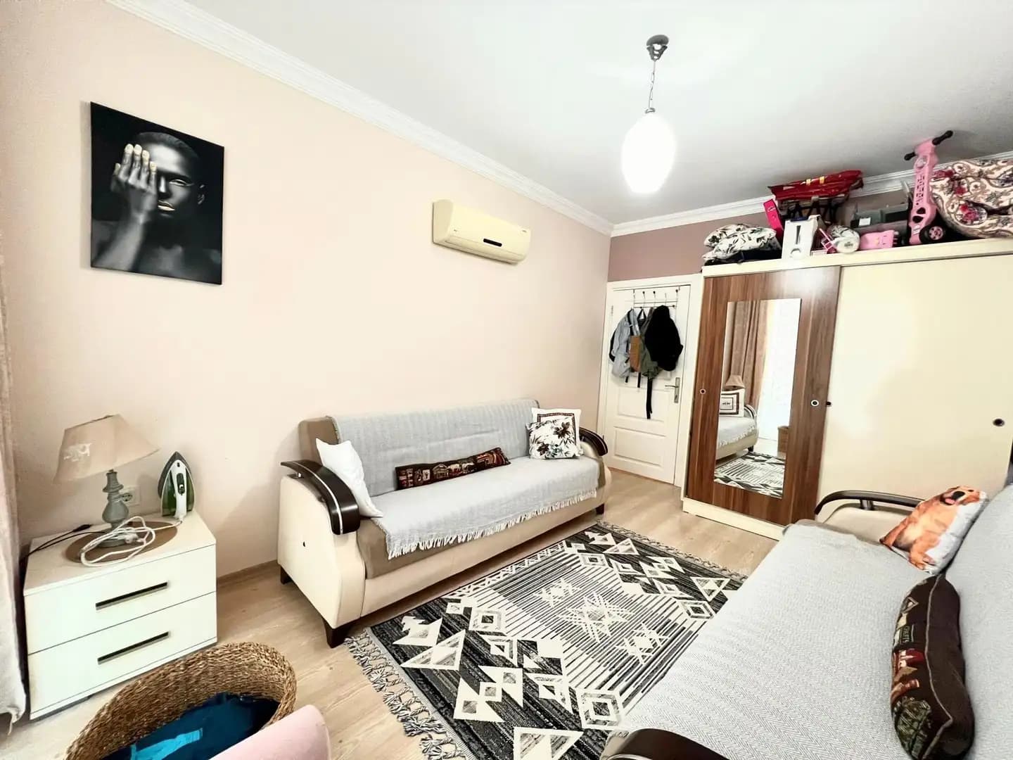 Alanya Tosmur'da Havuzlu Sitede 3+1 Ayrı Mutfak Satılık Daire - Image 4