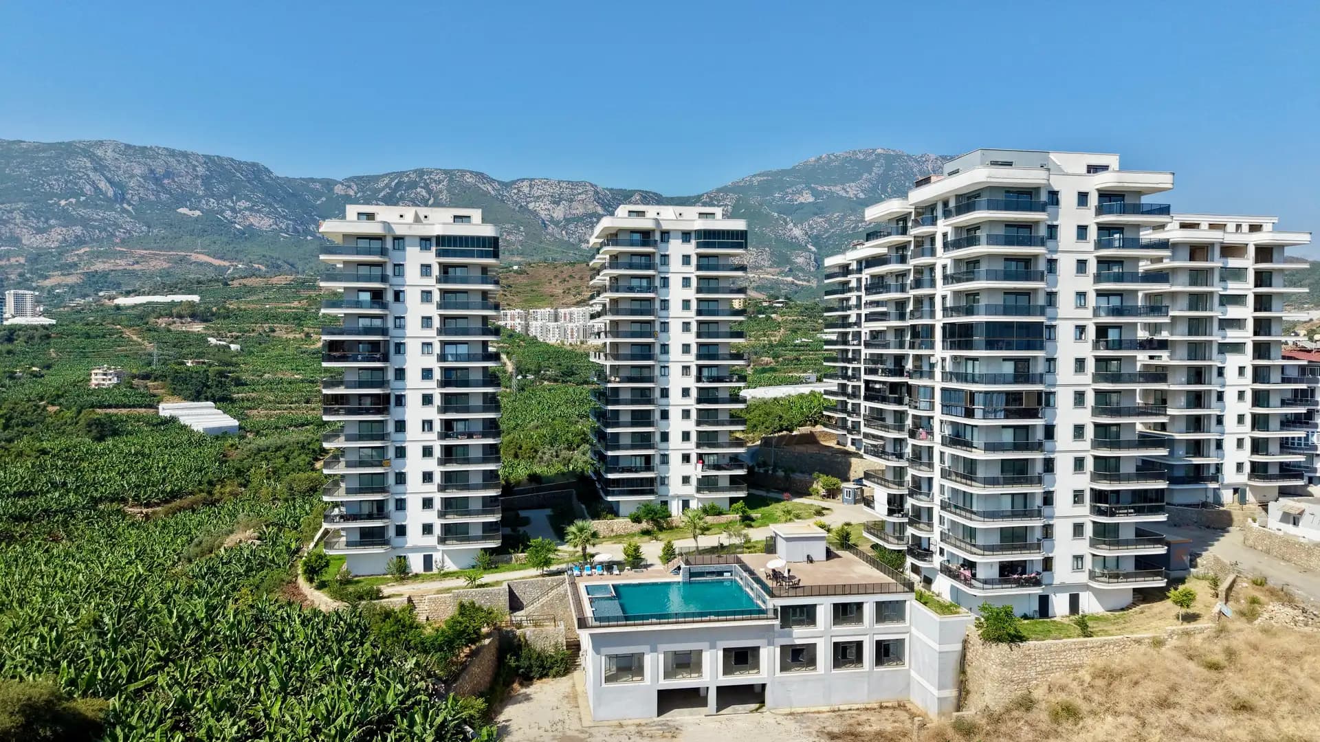 Mahmutlar'da Satılık Güney Batı Cepheli 2+1 Daire - Image 1