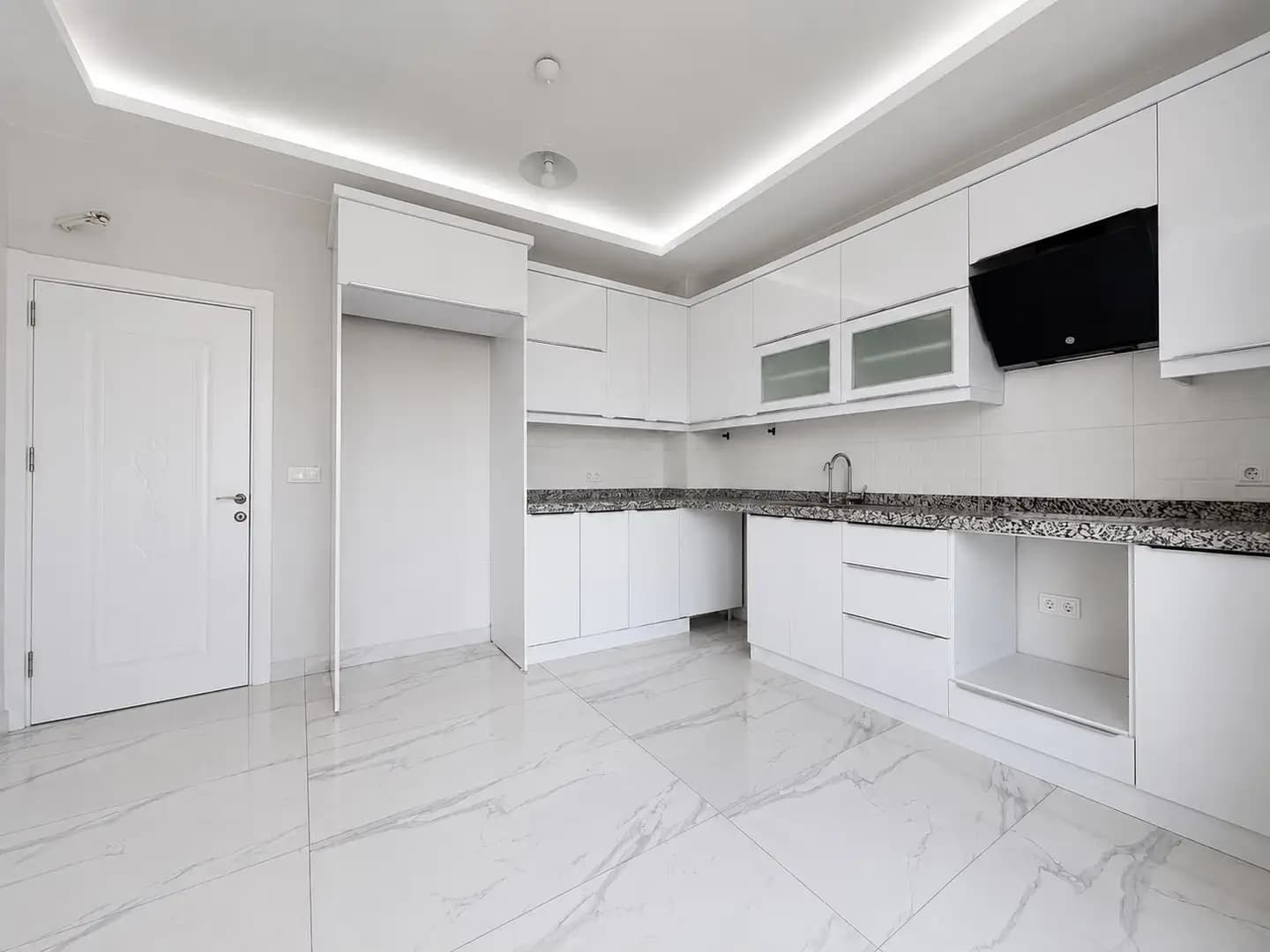 Kızlarpınarı'nda Satılık Geniş 2+1 Ayrı Mutfaklı Daire - Image 3
