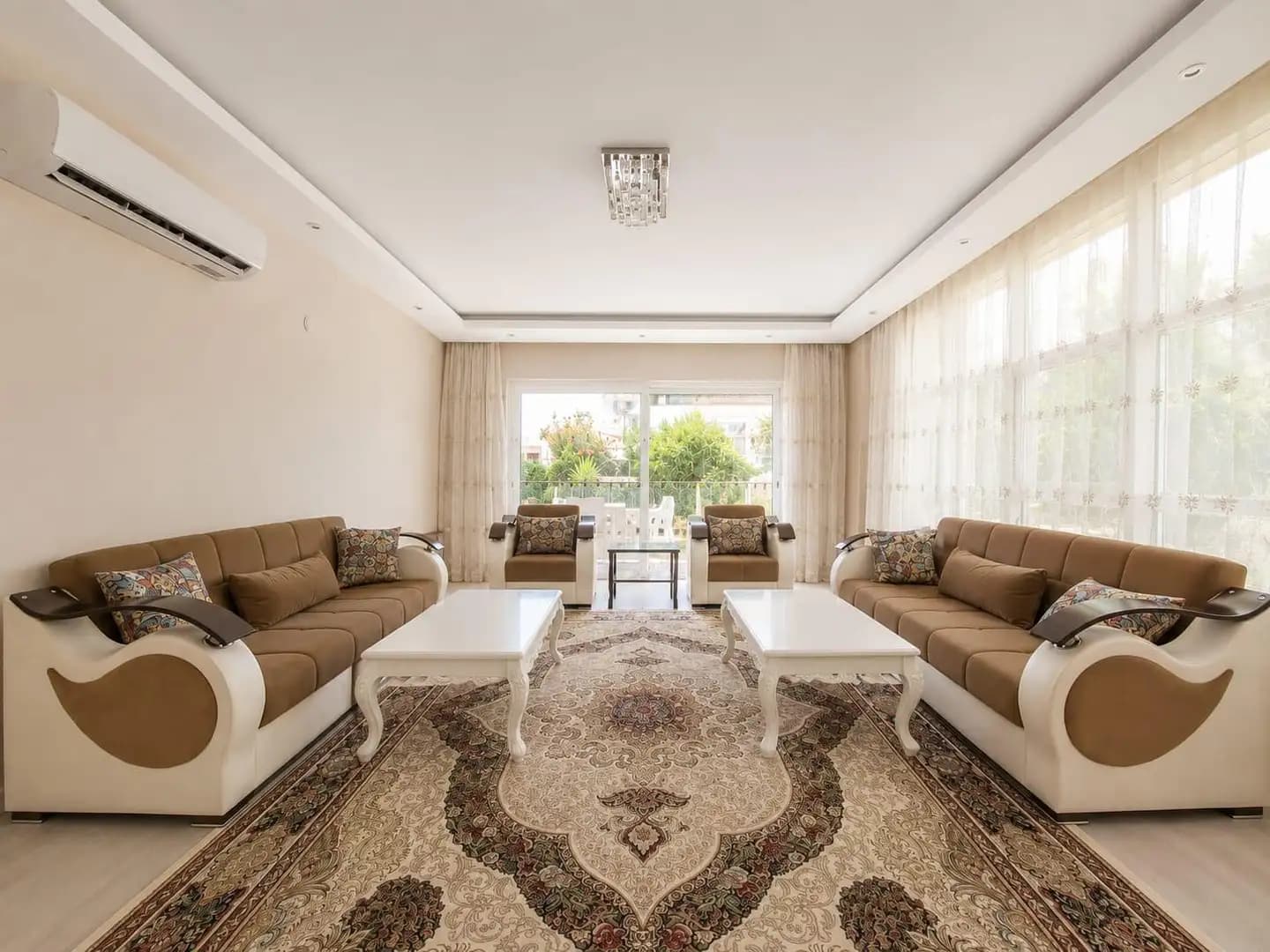 Mahmutlar'da Bahçe Katı Full Eşyalı Satılık 3+1 Daire - Image 2